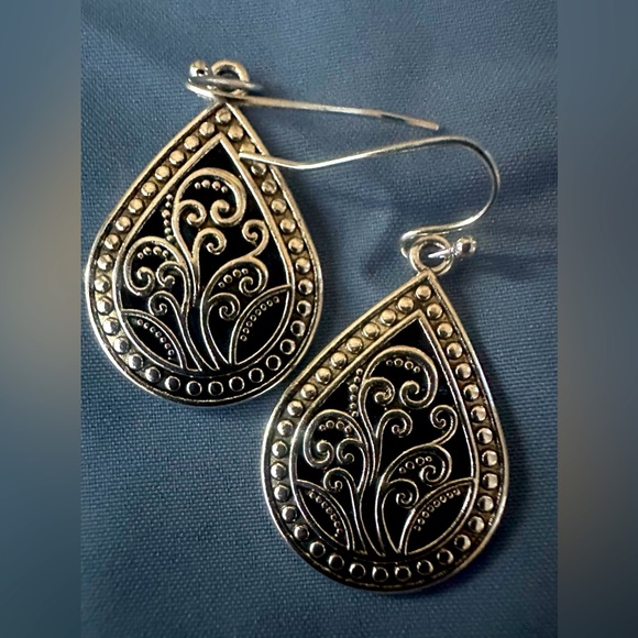 Vintage -Uniquely Carved Silver Dangle Earrings - Picture 3 of 3